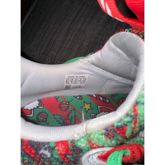 Adidas Trae Young 1 Christmas Shoes EUC SIZE 9.5 MENS - Picture 8 of 9